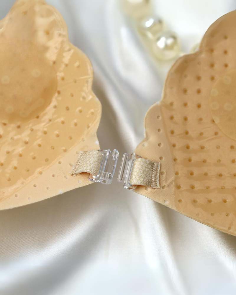 חזיית סיליקון נדבקת עם תחרה