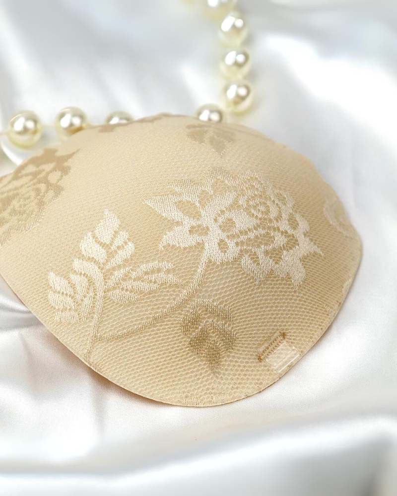 חזיית סיליקון נדבקת עם תחרה